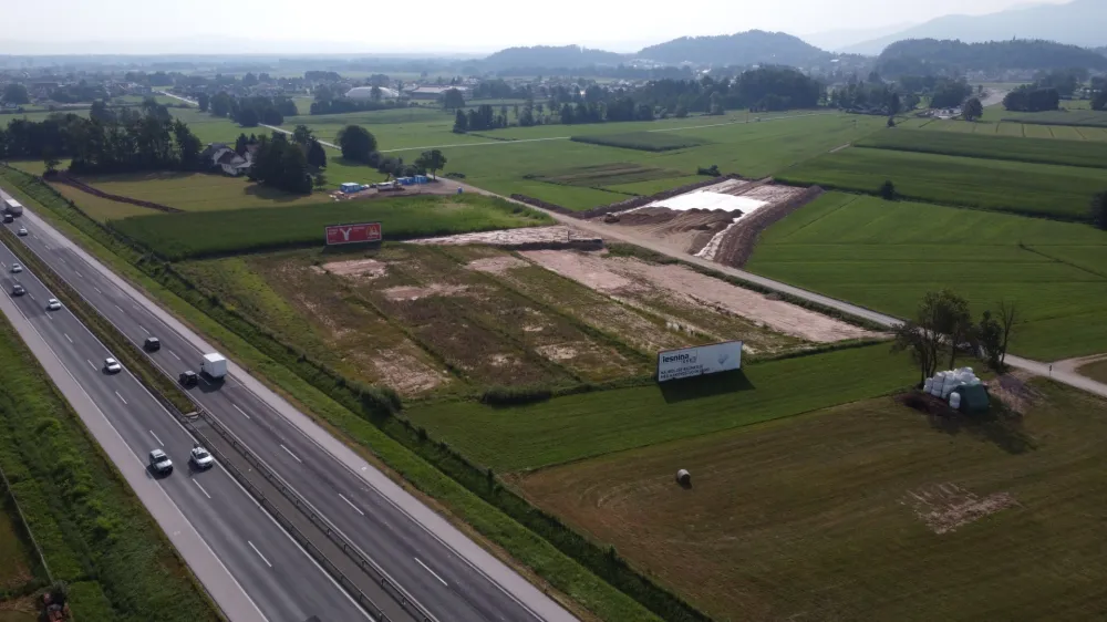 Predvideni rok za dokončanje del priključka Dragomer je 18 mesecev.&nbsp;