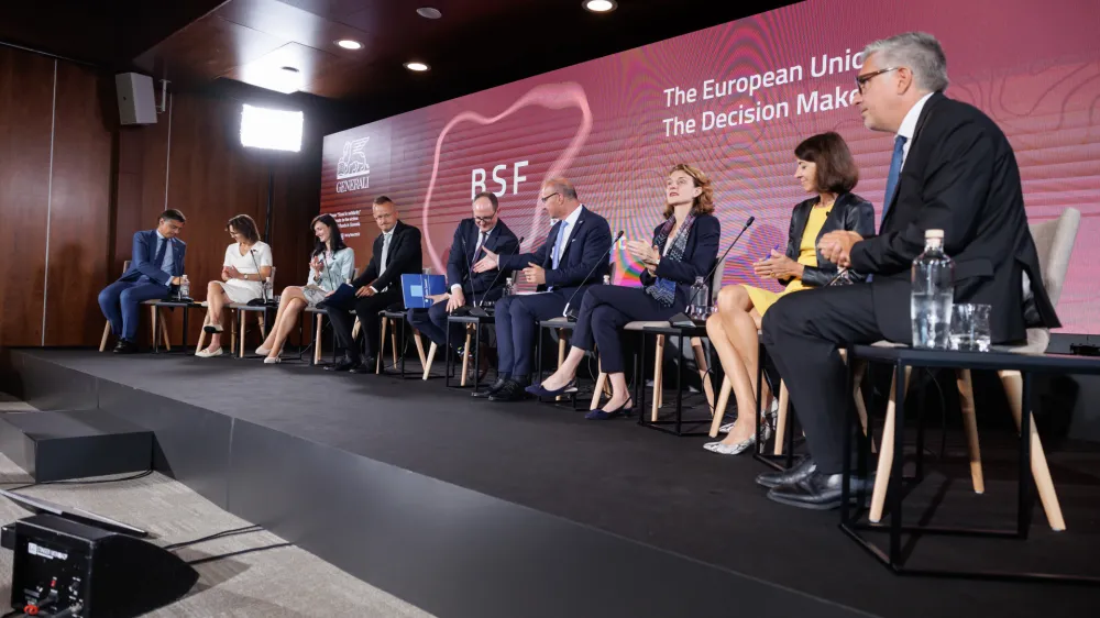 Ponujeno priložnost za reformo bi morale v času večjih geopolitičnih premikov po ocenah udeležencev panela o EU izkoristiti tako države članice kot zahodnobalkanske države.&nbsp;