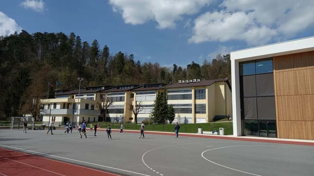 OSnovna &scaron;ola Menge&scaron; Alenka Kastelic