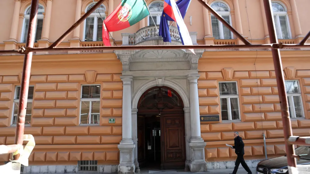 Zakon o kazenskem postopku bo treba spremeniti tudi zaradi ugotovitev ustavnega sodi&scaron;ča, ki je opozorilo na protiustavnosti in razveljavilo posamezne člene.&nbsp;