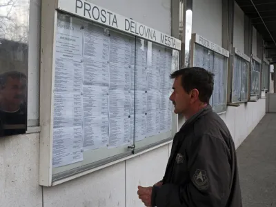 - Zavod RS za zaposlovanje, oglasna tabla - prosta delovna mesta - zaposlitev, Parmova ulica 32 //FOTO: Jaka Gasar