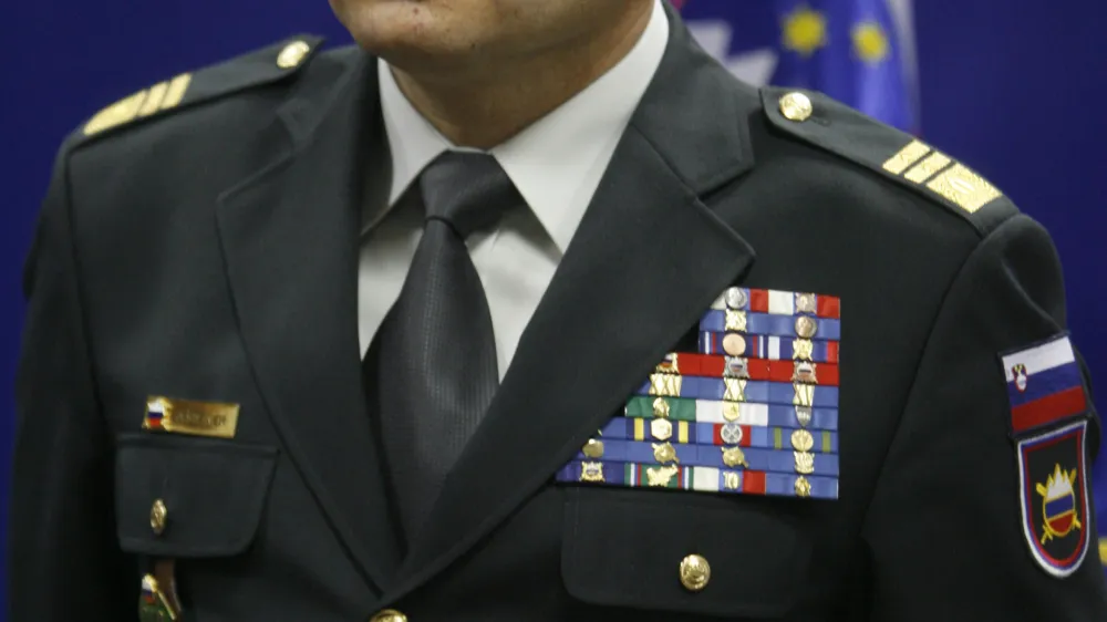 novi načelnik general&scaron;taba SV generalmajor mag. Alojz &Scaron;teiner - Ministrstvo za obrambo (MORS) - Slovenska vojska z novim načelnikom General&scaron;taba SV- primopredaja dolžnosti med dosedanjim načelnikom generalpodpolkovnikom Albinom Gutmanom in novim načelnikom generalmajorjem Alojzom &Scaron;teinerjem/FOTO: Matej Pov&scaron;eOPOMBA: ZA OBJAVO V ČASOPISU DNEVNIK