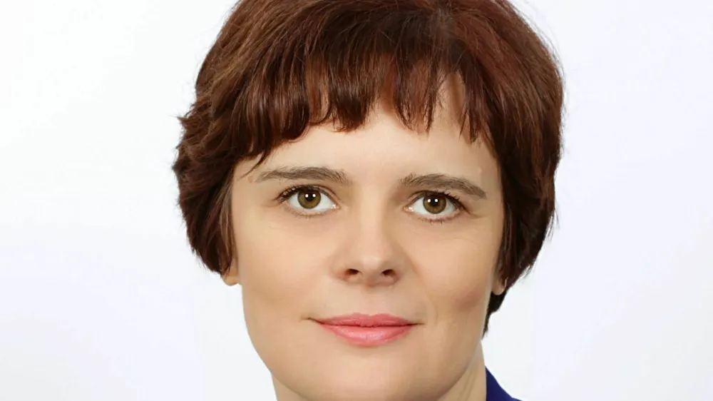 &raquo;V kolektivih, ki se utapljajo v slabih odnosih in zamerah, sodelavci občutijo vsak svojo bolečino kot neskončno breme,&laquo; meni dr. Damjana Pondelek.<br><br>