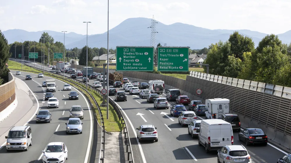 - Kozarje- 06.09.2021 &ndash; Južna ljubljanska obvoznica &ndash; prometni zastoj &ndash; promet - gneča  //FOTO: Matjaž Ru&scaron;t