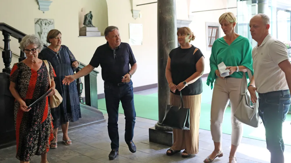 Anita Ogulin, častna me&scaron;čanka Ljubljane in predsednica ZPM Ljubljana Moste-Polje, ljubljanski župan Zoran Janković, direktor JP Voka Snaga David Polutnik- 16.08.2023 &ndash; novinarska konferenca ljubljanskega župana Zorana Jankovića, na kateri je podal aktualne informacije o nudenju pomoči po poplavah me&scaron;čankam in me&scaron;čanom Ljubljane ter drugim prizadetim občinam v Sloveniji,//FOTO: Bojan Velikonja