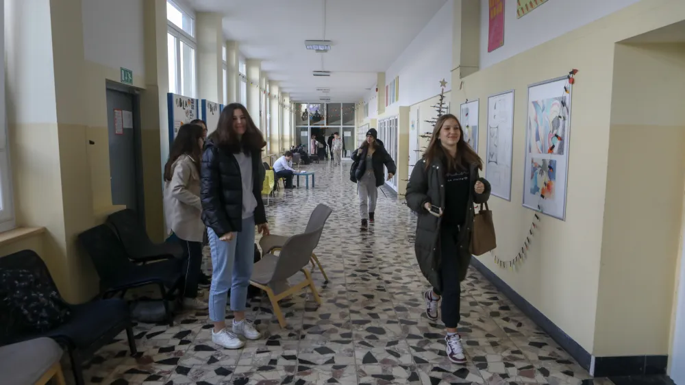 - 13.01.2023 - Srednja vzgojiteljska &scaron;ola, gimnazija in umetni&scaron;ka gimnazija Ljubljana, Kardeljeva plo&scaron;čad 28a&nbsp;//FOTO: Luka CjuhaOPOMBA: INFORMATIVA - &scaron;olska priloga - vpis v sredje &scaron;ole &ndash; &scaron;olstvo -&nbsp;