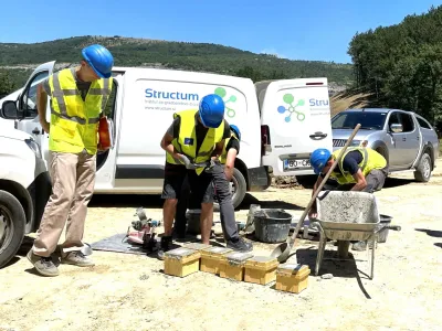 Structum podpira podjetja pri tehnolo&scaron;ki izvedbi projekta - od razvoja recepture in prenosa v proizvodni obrat do kontrole v laboratoriju in na gradbi&scaron;ču. F Structum