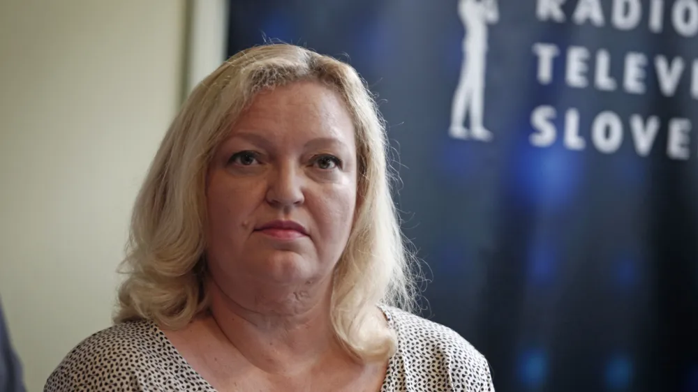 odgovorna urednica Informativnega programa Jadranka Rebernik - 03.09.2015 - Radiotelevizija Slovenija (RTV) - vodstvo je na novinarski konferenci predstavilo trenutne razmere na Televiziji Slovenija, potem ko je dru&scaron;tvo novinarjev (DNS) opozorilo na &scaron;tevilne domnevno sporne kadrovske in programske spremembe. ///FOTO: Luka Cjuha