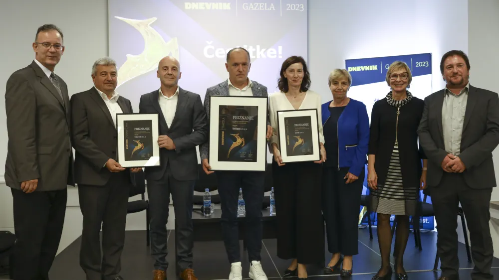 Zvonko Cotič, direktor raziskav in Mitja Čotar, direktor, razvoja v podjetju Structum, direktor podjetja &Scaron;kerjanc &ndash; regijska gazela Petra &Scaron;inigoj, generalna direktorica Seyfor Adriatic- 21.09.2023 - 23. Slovenska GAZELA 2023 &ndash; regijski izbor najbolj&scaron;ih najhitreje rastočih podjetij v organizaciji časnika Dnevnik &ndash; razglasitev Primorsko-notranjske gazele 2023 v Pivki //FOTO: Luka Cjuha