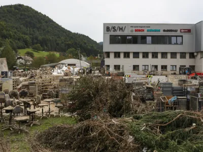 - BSH, Hi&scaron;ni aparati d.o.o. Nazarje - odpravljanje posledic poplav &ndash; sanacija &scaron;kode  - 09.08.2023 - Najhuj&scaron;a naravna ujma v zgodovini Slovenije - prizadeti dve tretjini države - ujma - poplave &ndash; zemeljski plazovi &ndash; neurja -  //FOTO: Bojan Velikonja