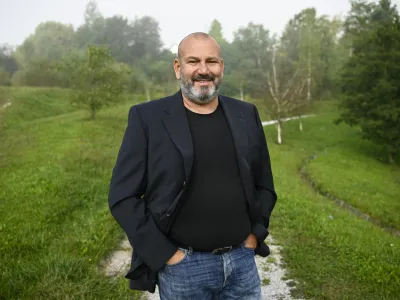 - 11.09.2023 &ndash; Robert Sabol, diplomirani zdravstvenik - poklicni re&scaron;evalec zaposlen pri Re&scaron;evalni postaji v Ljubljani, član ekipe Helikopterske nujne medicinske pomoči (HNMP) //FOTO: Nik Erik Neubauer