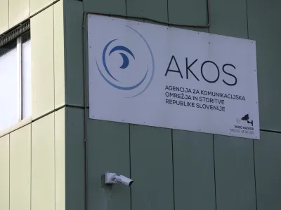 stavba AKOS<br><br><br>- 09.01.2020 - Agencija za komunikacijska omrežja in storitve RS - javni shod proti uvajanju tehnologije 5G v Sloveniji v organizaciji Gibanja za človeku prijazno tehnologijo ob robu posveta mobilnih operaterjev o uvajanju tehnologije 5G; //FOTO: Jaka Gasar