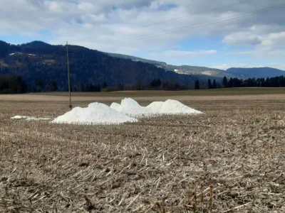 Celjski kriminalisti so ugotovili, da je okolju nevarna sadra nastala kot stranski produkt &raquo;zastarele ter uradno opu&scaron;čene oblike proizvodnje steklarskih izdelkov&laquo;.&nbsp;