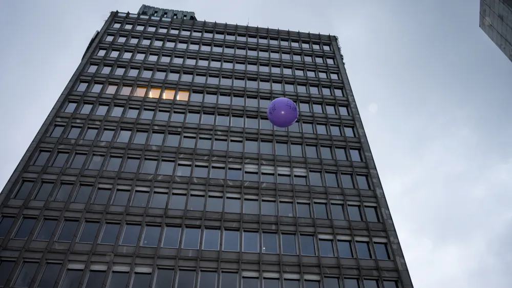 Banke morajo reprogramirati obstoječa posojila fizičnim osebam, ki so bile prizadete v poplavah, če to želijo. &Scaron;koda mora zna&scaron;ati vsaj deset tisočakov, fizične osebe morajo na enotnem obrazcu med drugim navesti okoli&scaron;čine, zaradi katerih ne morejo zagotavljati plačil obveznosti po kreditni pogodbi. Fotografija je simbolična.&nbsp;