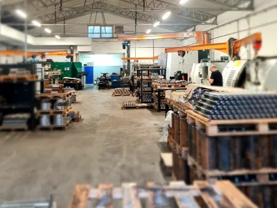 Podjetje se je usmerilo prvenstveno v proizvodnjo sornikov, ki se uporabljajo v premikajočem sklepu industrijskih strojev. F Kovan