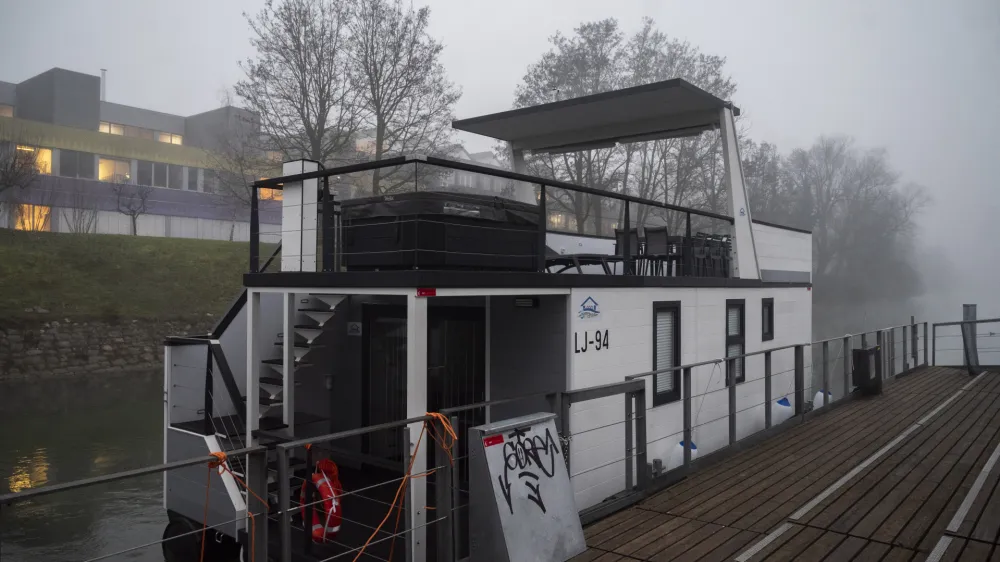 - 06.01.2023 &ndash; Rečno pristani&scaron;če &Scaron;pica &ndash; plavajoče hi&scaron;ke za turiste na Ljubljanici &ndash; turizem v Ljubljani <br><br><br>//FOTO: Nik Erik Neubauer