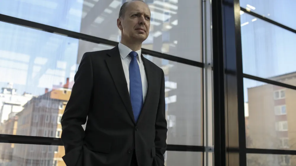 - 22.03.2022 &ndash; dr. Andrej Benedejčič, diplomat, veleposlanik - posebni odposlanec MZZ za nadzor oborožitve, razorožitev in neproliferacijo, stalni predstavnik Slovenije pri OVSE med letoma 2015 in 2019, veleposlanik v Rusiji med letoma 2005 in 2008, avtor knjige Rusija in slovanstvo: med velikodržavnostjo in vzajemnostjo /FOTO: Jaka GasarOPOMBA: INTERVJU ZA OBJEKTIV 2022