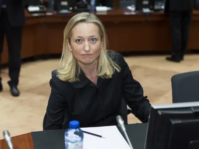 Belgija, Bruselj.<br>Zasedanje ministrov EU, pristojnih za evropske in zunanje zadeve, ki so se sestali v okviru Sveta EU za splosne zadeve, da bi govorili o prosnji BiH za clanstvo v EU, migracijah in trgovinskem sporazumu Ceta.<br>Iz Slovenije se je zasedanja udelezila drzavna sekretarka na zunanjem ministrstvu Sanja Stiglic.