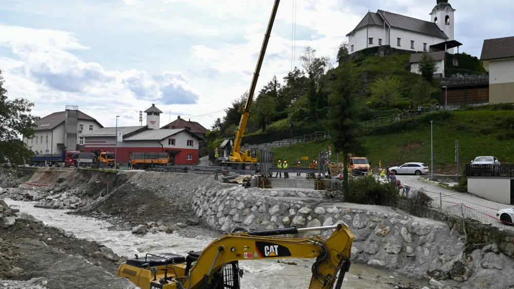 Poplave- 31.08.2023 &ndash; Gradnja novega mostu na cesti Kamnik&ndash;Stahovica.//FOTO: Nik Erik Neubauer