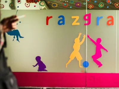 Grooming oziroma napeljevanje otrok k spolnosti prek spleta je ena izmed najpogostej&scaron;ih oblik spolne zlorabe otrok, ki lahko privede tudi do fizične spolne zlorabe.