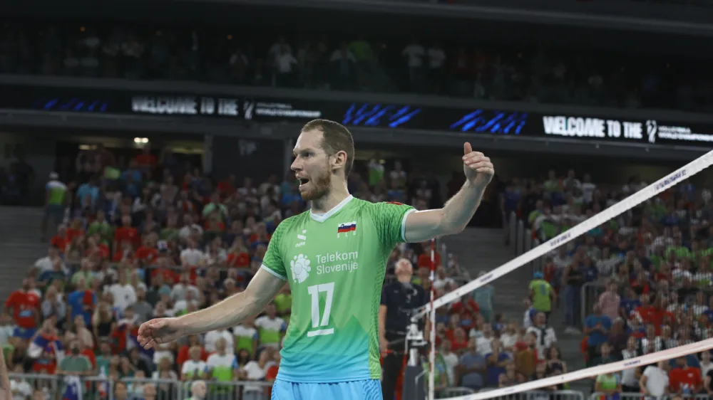 Tine Urnaut<br><br>- 07.09.2022 &ndash; odbojka &ndash; Slovenija: Ukrajina, svetovno prvenstvo v odbojki za mo&scaron;ke v Ljubljani, četrtfinale: Slovenska mo&scaron;ka odbojkarska reprezentanca se je uvrstila v polfinale svetovnega prvenstva. V četrtfinalu je v Ljubljani premagala Ukrajino s 3:1 <br><br><br>//FOTO: Luka Cjuha<br>