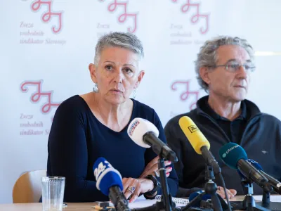 Predsednica ZSSS Lidija Jerkič in predsednik KSJS Branimir &Scaron;trukelj vztrajata, da za zaplet glede (ne)nadaljevanja pogajanj niso krivi sindikati.