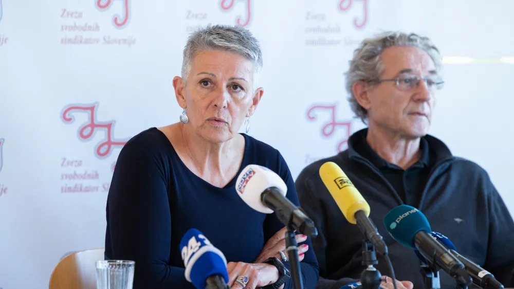 Predsednica ZSSS Lidija Jerkič in predsednik KSJS Branimir &Scaron;trukelj vztrajata, da za zaplet glede (ne)nadaljevanja pogajanj niso krivi sindikati.