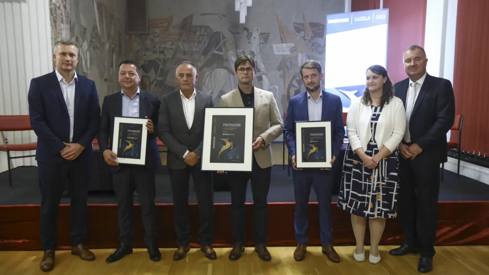 direktor podjetja VODOTEHNIK Matija Jager, Marjan Jam&scaron;ek direktor Metalia in Matjaž Jam&scaron;ek, direktor podjetja SKITTI Sergej Smrkolj- 04.10.2023 - 23. Slovenska GAZELA 2023 &ndash; regijski izbor najbolj&scaron;ih najhitreje rastočih podjetij v organizaciji časnika Dnevnik &ndash; razglasitev Savinjsko-zasavske gazele 2023 v Zagorju ob Savi //FOTO: Luka Cjuha