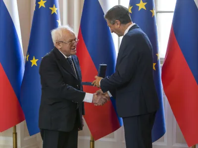 - dobitnik medalje za zasluge skladatelj Avgust Ipavec, za izjemne glasbene stvaritve in promocijo slovenske kulture v tujini- 24.05.2018 - predsednik republike vročil državna odlikovanja - zlati red za zasluge Borisu Cavazzi ter medalje za zasluge Avgustu Ipavcu, Igorju Komelu ter Mihaelu in Jelici Horjak;  //FOTO: Matjaž Ru&scaron;t