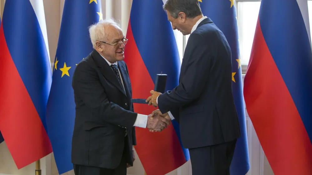 - dobitnik medalje za zasluge skladatelj Avgust Ipavec, za izjemne glasbene stvaritve in promocijo slovenske kulture v tujini- 24.05.2018 - predsednik republike vročil državna odlikovanja - zlati red za zasluge Borisu Cavazzi ter medalje za zasluge Avgustu Ipavcu, Igorju Komelu ter Mihaelu in Jelici Horjak;  //FOTO: Matjaž Ru&scaron;t