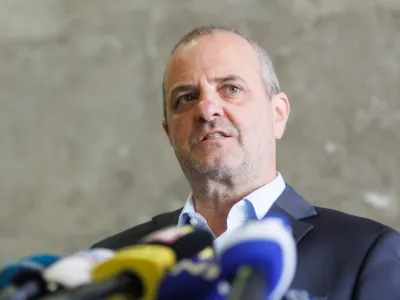 Ljubljana, ministrstvo za naravne vire in prostor.<br>Izjava za medije ministra za naravne vire in prostor v odstopu Urosa Brezana.