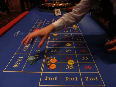 - igralna miza - ruleta - krupje<br><br><br>- 08.12.2016 - HIt Casino Perla Nova Gorica - igralni&scaron;ko-zabavi&scaron;čni center - igralni&scaron;tvo - igralnica   //FOTO: Luka Cjuha. .