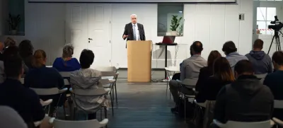 Ljubljana, atrij ZRC SAZU.<br>Prvi nacionalni dogodek projekta SPOZNAJ - Podpora pri uvajanju nacel odprte znanosti v Sloveniji.<br>Direktor Centralne tehniske knjiznice Univerze v Ljubljani Miro Pusnik.<br>Foto: Gasper Lesnik