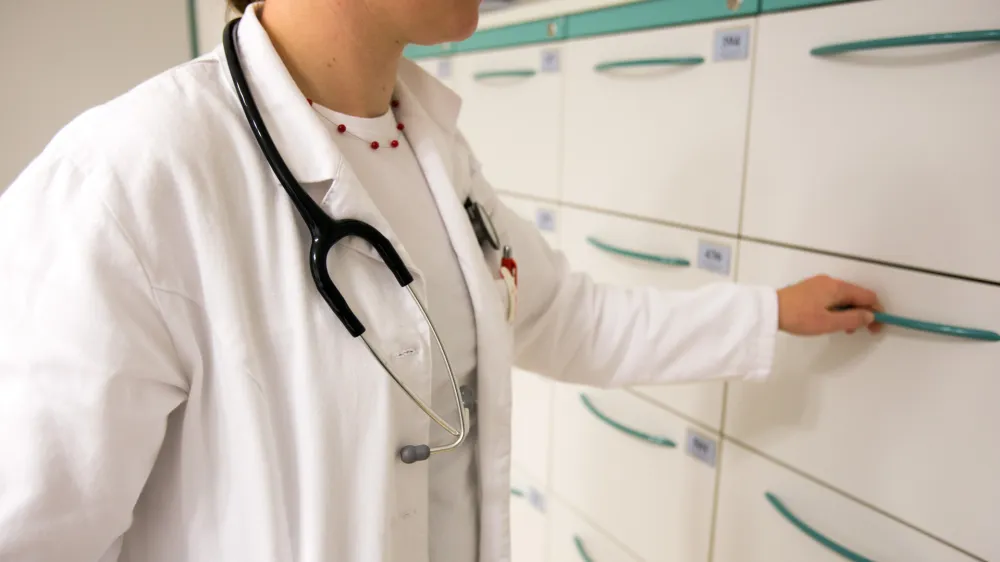 - 21.11.2017, Ljubljana - zdravstvo, ambulanta, zdravnik, cepljenje, ordinacija, kartoteke, predalnikFoto: Matjaž Ru&scaron;t