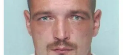 Tomaž Simonič, med prijatelji poznan kot Satan, je v začetku oktobra 2023 zbežal pravosodnemu policistu, ko ga je ta iz zapora odpeljal na pregled v UKC Ljubljana. 