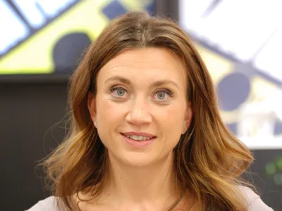 &Scaron;vedski pisateljici kriminalk Camilli L&auml;ckberg umetna inteligenca očita, da romanov ne pi&scaron;e sama.&nbsp;