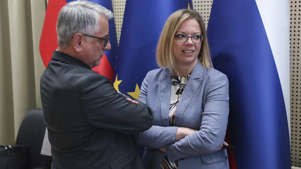 Matjaž Han, Sanja Ajanovič Hovnik- 07.07.2023 - Ekonomsko-socialni svet (ESS) - seja na kateri so med drugim obravnavali spremembe in dopolnitve pokojninskega načrta poklicnega zavarovanja, informacijo o izvajanju aktivnosti načrta za okrevanje in odpornost ter pravilnik o zagotavljanju varnosti in zdravja pri ročnem premikanju bremenFOTO: Jaka Gasar