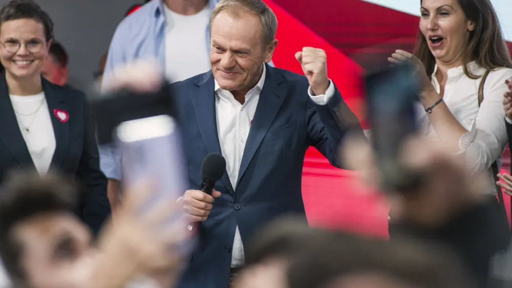 15 October 2023, Poland, Warsaw: Civic Coalition's leader Donald Tusk (C)&nbsp;speaks during the election night after the announcement of the first results of the 2023 Polish parliamentary election. Photo: Attila Husejnow/SOPA Images via ZUMA Press Wire/dpa