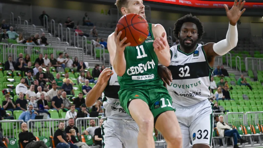 - 11.10.2023 &ndash; ko&scaron;arka - tekma Cedevita Olimpija - Joventut Badalona, evropski pokal, 2. krog: //FOTO: Nik Erik Neubauer