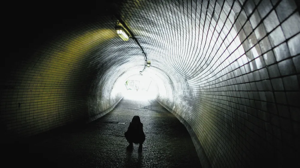 Ilustrativna fotografija, Praga, tunel, osamljenost, depresija//FOTO: Bojan Velikonja