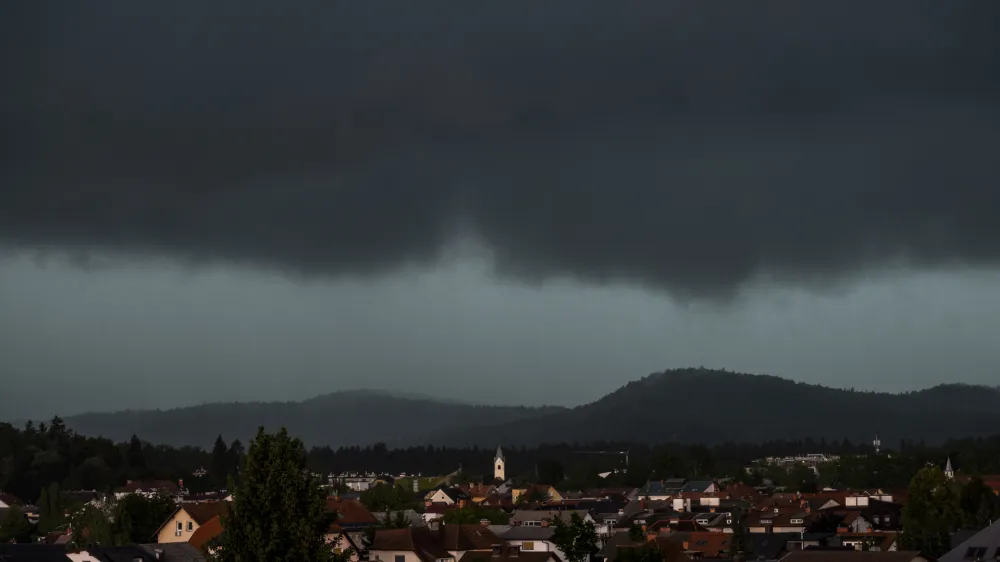 Tudi nauk avgustovskih katastrofalnih poplav se odraža v pripravljajočem se zakonu: ta namreč predvideva tako imenovano podnebno odpornost infrastrukture. Vsi projekti, ki se bodo financirali iz javnih sredstev, bodo morali biti preverjeni z vidika podnebne odpornosti. Foto: Nik Erik Neubauer&nbsp;