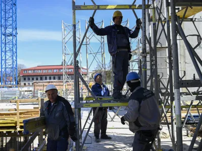 Gradbeni delavciDelovi&scaron;če &Scaron;portni center Ilirija - 04.04.2023 - Ekskurzija po Ljubljani z ljubljanskim županom - //FOTO: Nik Erik Neubauer