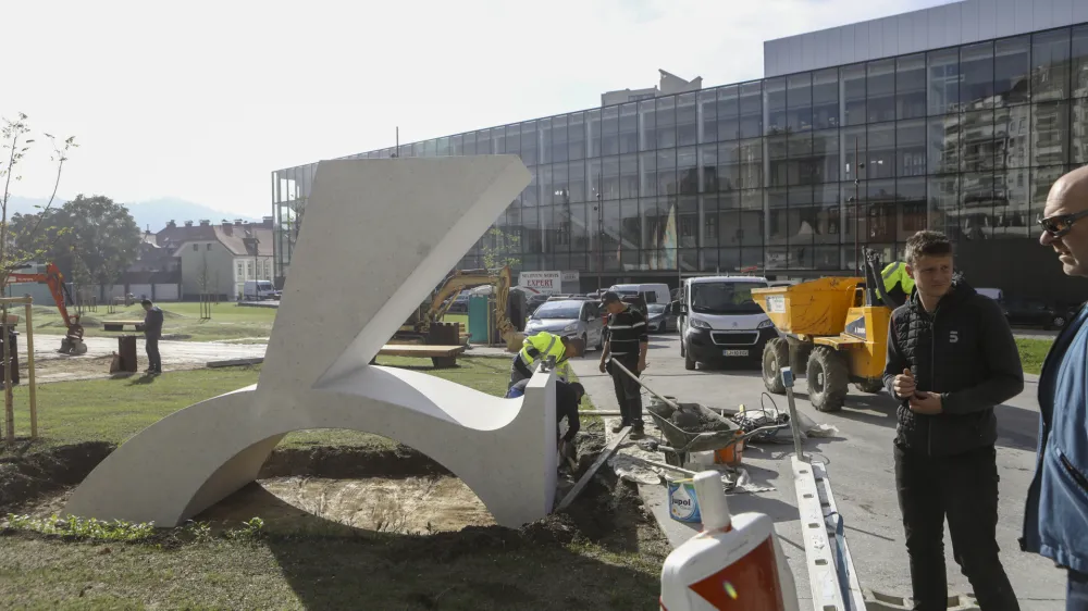 Spomenik izbrisanim- 23.10.2023 - Center Rog - Skup&scaron;čina neuporabnic Centra Rog - spregovorili o domnevno spornem občinskem ravnanju pri gradnji in delitvi prostorov v Centru Rog; //FOTO: Luka Cjuha