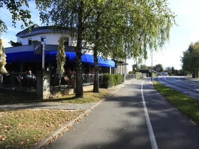 Družba se je sprla na terasi bara Bella v Mariboru, osumljeni poskusa umora pa je na žrtev streljal v lokalu. F Andrej Petelin&scaron;ek, Večer