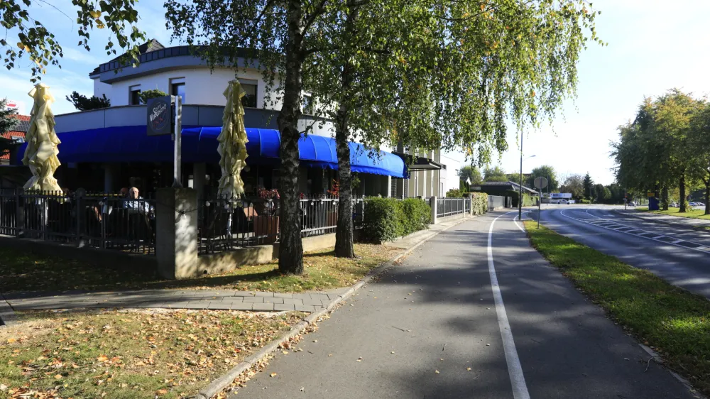 Družba se je sprla na terasi bara Bella v Mariboru, osumljeni poskusa umora pa je na žrtev streljal v lokalu. F Andrej Petelin&scaron;ek, Večer