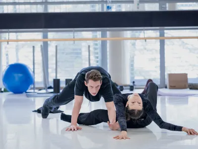 Domača baletna solista Mateja Železnik in Lukas Bareman med vajo za scensko-glasbeni oratorij Requiem na glasbo Gabriela Faur&eacute;ja Foto: Darja &Scaron;travs Tisu