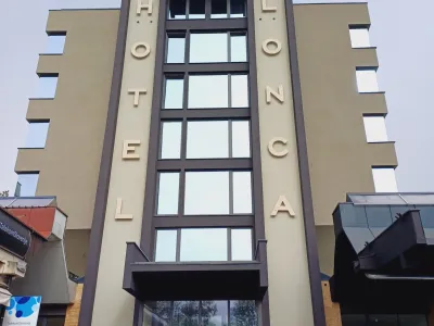 V pritličnih krakih hotela Lonca sta vrata odprla center za du&scaron;evno zdravje otrok in mladostnikov ZD &Scaron;kofja Loka in razvojna ambulanta ZD Kranj.