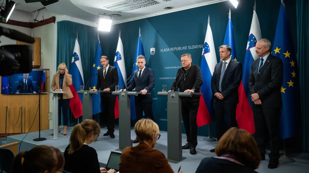 V torek sprejeta kompromisna re&scaron;itev ni nikogar povsem zadovoljila. To naj bi bil po mnenju predsednika vlade Goloba znak, da so dosegli dober kompromis. Foto: STA