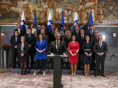 predsednik vlade dr. Robert Golob - nova preoblikovana vlada z 20 ministri - skupinska fotografija - ministri<br><br>- 24.01.2023 - Državni zbor - redna seja DZ s poslanskimi vpra&scaron;anji predsedniku vlade Robertu Golobu in potrjevanje devetih ministrskih kandidatov<br><br> <br><br>//FOTO: Luka Cjuha