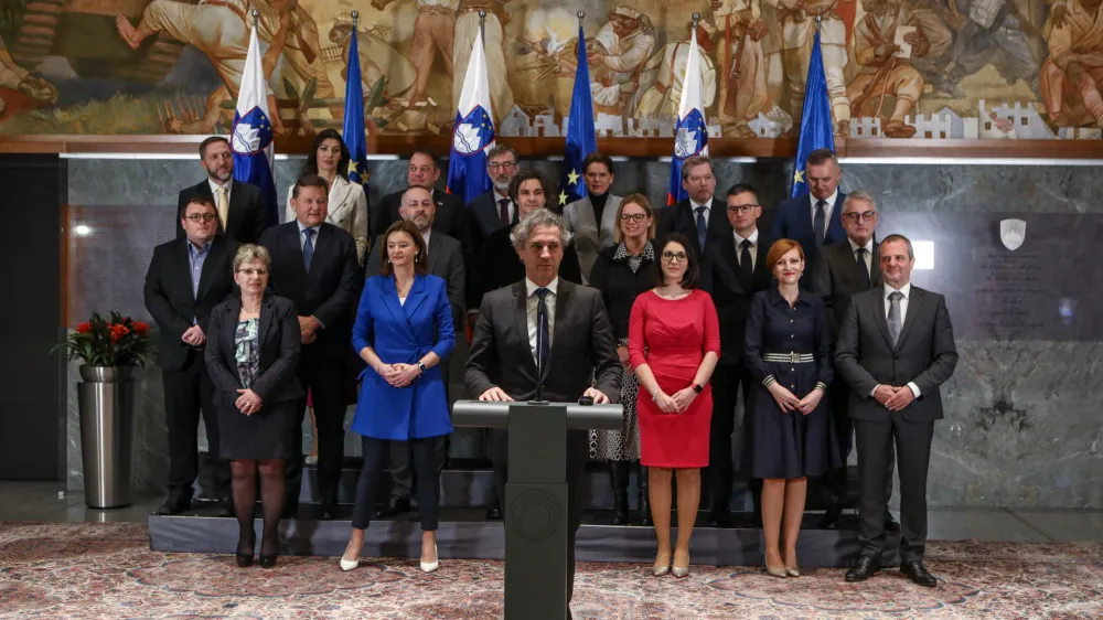 predsednik vlade dr. Robert Golob - nova preoblikovana vlada z 20 ministri - skupinska fotografija - ministri<br><br>- 24.01.2023 - Državni zbor - redna seja DZ s poslanskimi vpra&scaron;anji predsedniku vlade Robertu Golobu in potrjevanje devetih ministrskih kandidatov<br><br> <br><br>//FOTO: Luka Cjuha